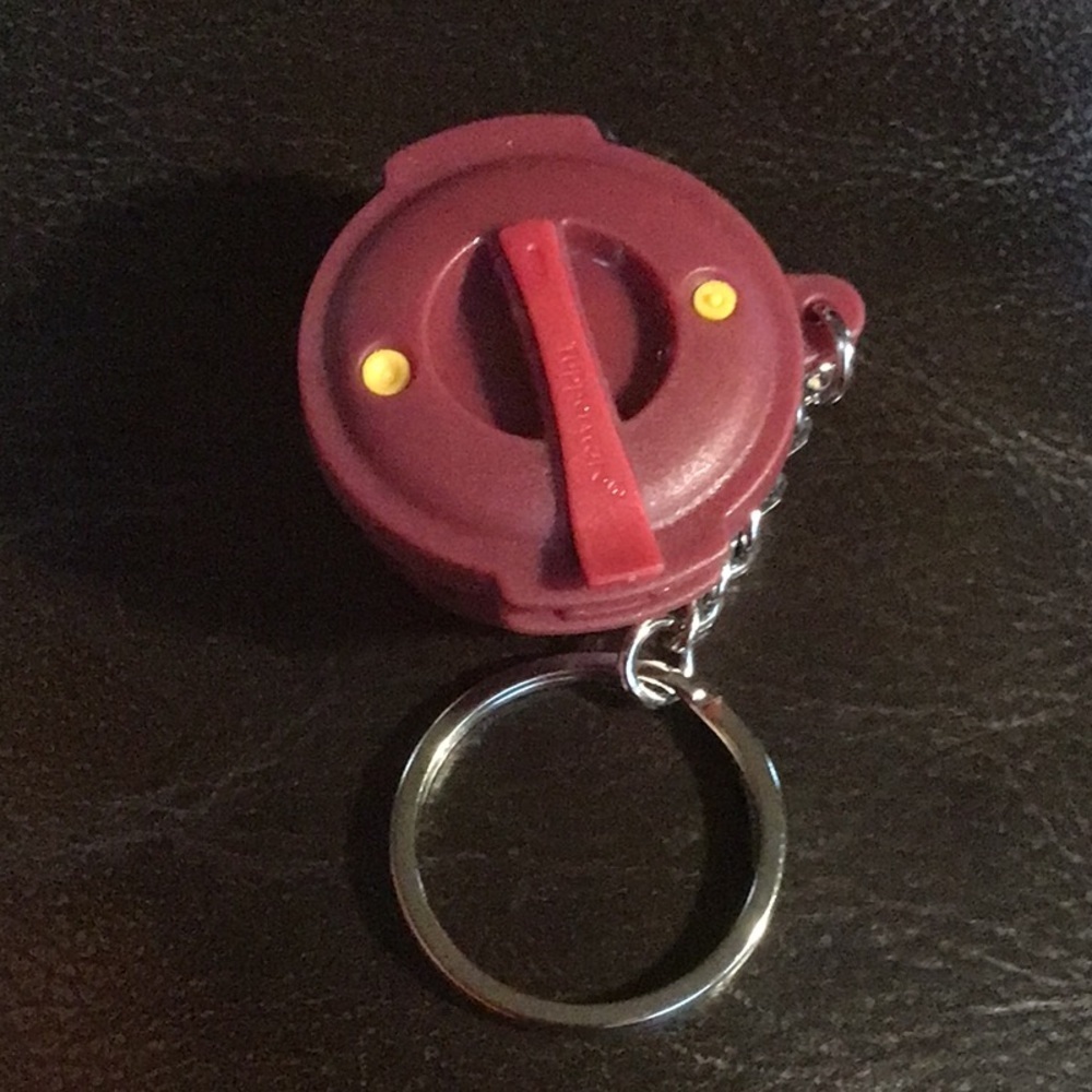 Tupperware Mini Microwave Pressure Cooker Keychain - Picture 2 of 3